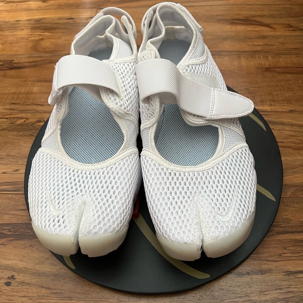 Nike Women’s Air Rift Size 11 White